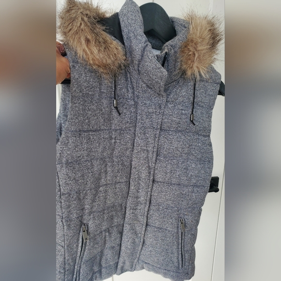 BANANA REPUBLIC-Quilted heather vest with detachable faux fur hood sz.S - Picture 10 of 11